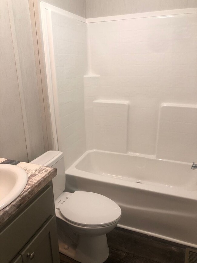 453 Juniper Ave in Defuniak Springs, FL - Building Photo - Building Photo