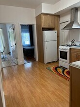 8 Railroad Ave, Unit 8 in Montvale, NJ - Foto de edificio - Building Photo