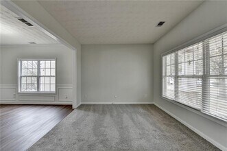 6670 Island Pointe Dr in Buford, GA - Building Photo - Building Photo