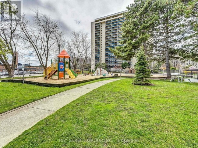 property at 812-2812 Burnhamthorpe Rd