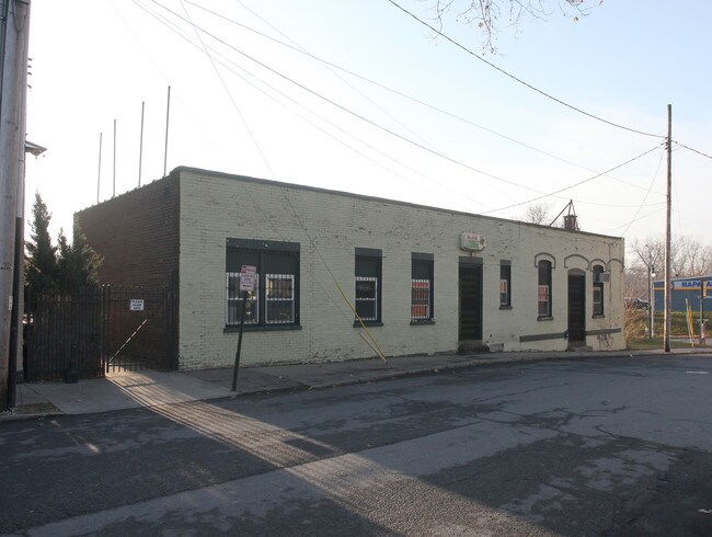 12-16 Thomas St in Kingston, NY - Building Photo - Building Photo