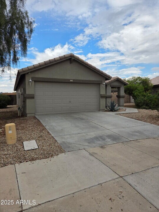 17284 W Mohave St in Goodyear, AZ - Building Photo