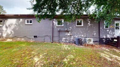 423 Crest Rd in East Flat Rock, NC - Building Photo - Building Photo