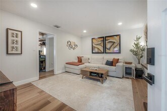 7314 N Dartmouth Ave in Tampa, FL - Building Photo - Building Photo