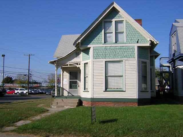 1031 S 4th St in Terre Haute, IN - Foto de edificio