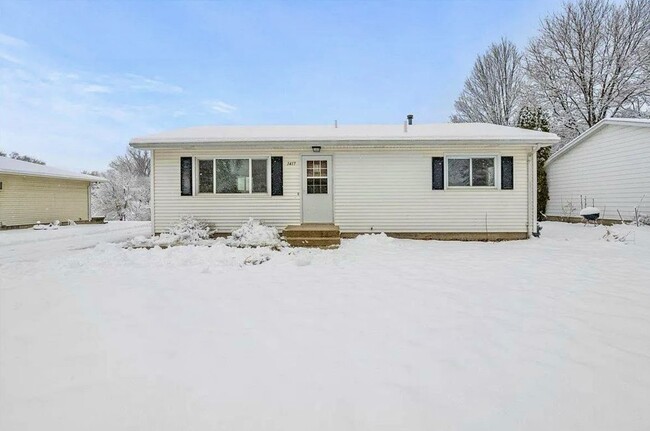 1417 Starview Dr in Cedar Falls, IA - Building Photo - Building Photo