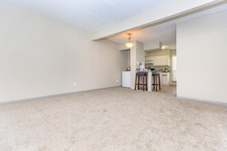 Montebello Gardens in Houston, TX - Building Photo - Building Photo