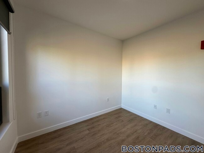 199 Gardner St in Boston, MA - Foto de edificio - Building Photo