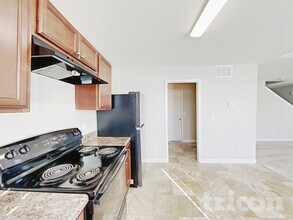 325 Emilies Crossing Way in Lillington, NC - Foto de edificio - Building Photo