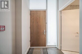 129 McMahon Dr in Toronto, ON - Building Photo - Building Photo