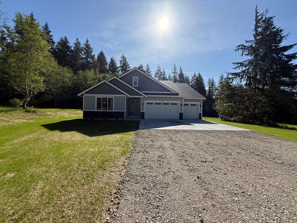 9423 McKenna Falls Rd W in Bremerton, WA - Building Photo