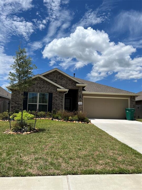 19024 Pinewood Grove Trl in Roman Forest, TX - Building Photo