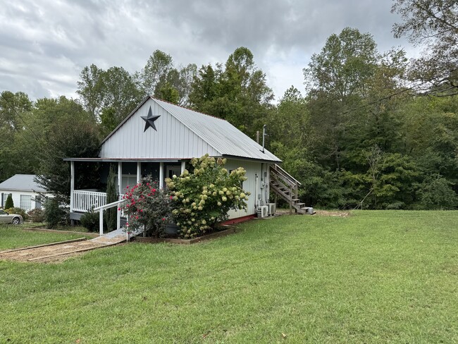 1058 Johnnie Bud Ln in Cookeville, TN - Building Photo - Building Photo