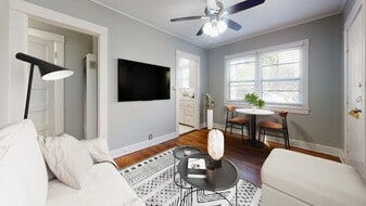 Darlington Court Apartments in Los Angeles, CA - Building Photo