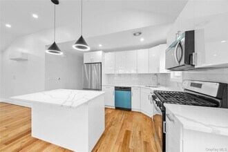 245-33 147th Rd in Queens, NY - Foto de edificio - Building Photo