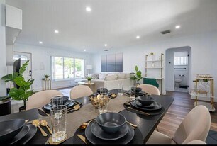 2242 Taft St in Hollywood, FL - Building Photo