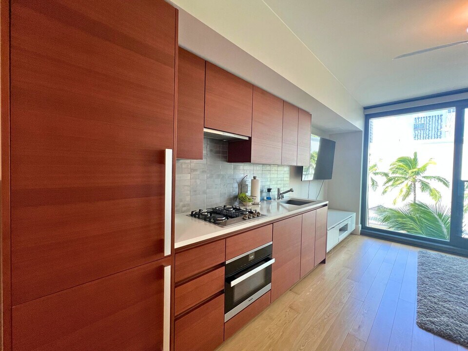 1108 Auahi St in Honolulu, HI - Building Photo