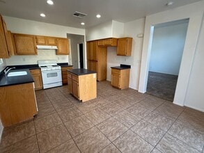 15251 Sunbeam Ct in Victorville, CA - Building Photo - Building Photo
