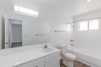 Villa Seville in Chula Vista, CA - Foto de edificio - Interior Photo