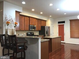 24911 Coats Square in Aldie, VA - Building Photo