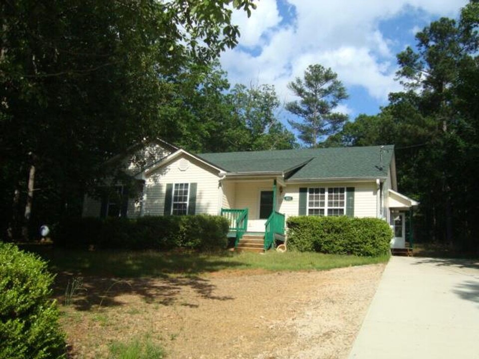 453 Honeysuckle Cir in Waverly Hall, GA - Building Photo