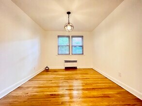 255 Newark Ave in Bloomfield, NJ - Foto de edificio - Building Photo