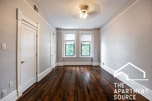 2031 W Moffat St in Chicago, IL - Building Photo