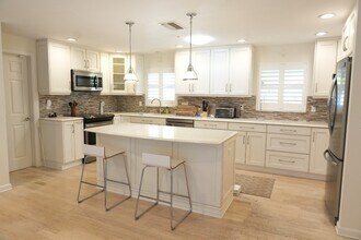 2412 Clematis St in Sarasota, FL - Building Photo - Building Photo