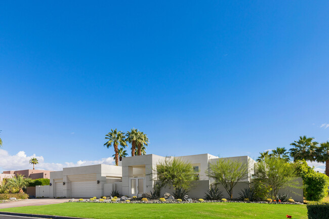 11 Sterling Pl in Rancho Mirage, CA - Building Photo - Building Photo