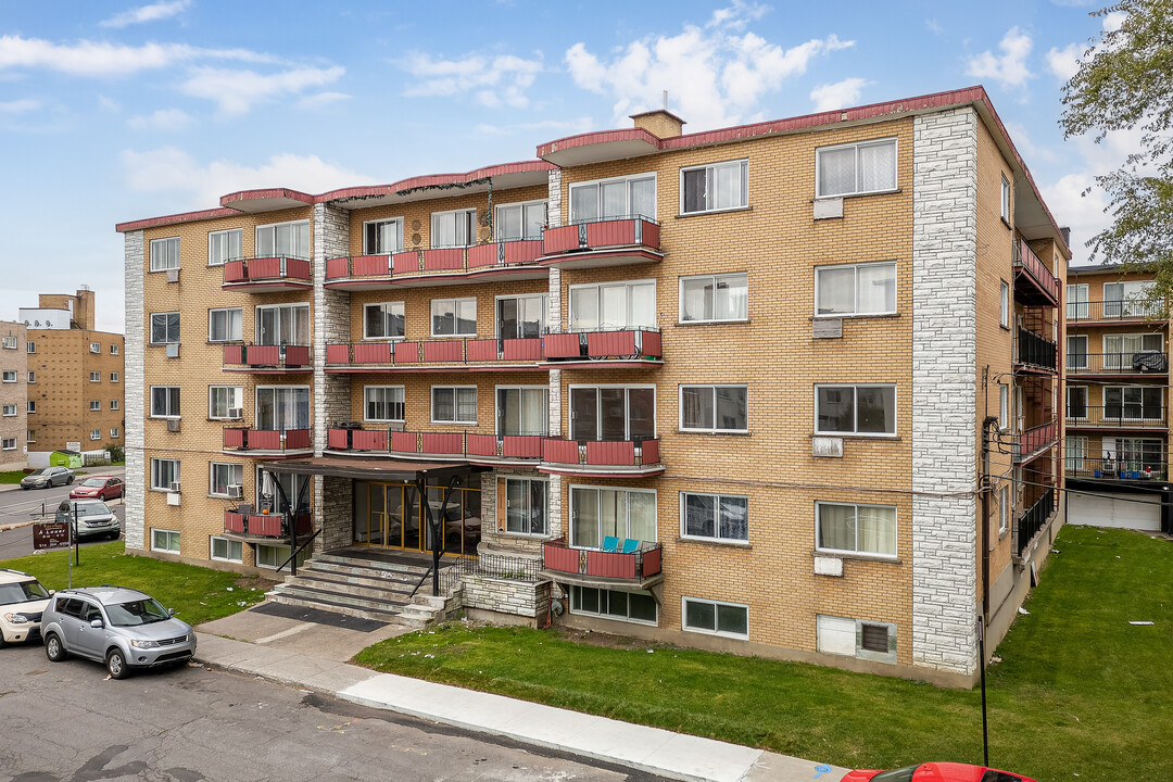 3355 Ivan-Franko Rue in Montréal, QC - Building Photo