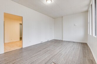 705 Brownsville Rd, Unit 1st Floor Front in Pittsburgh, PA - Building Photo - Building Photo