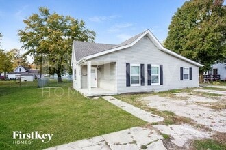 102 N California St in Sheridan, IN - Building Photo - Building Photo