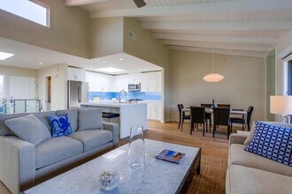 437 Hwy 101 in Solana Beach, CA - Building Photo - Building Photo