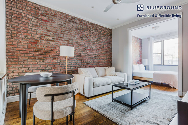 290 W 12th St