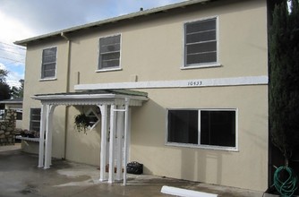 10433 Commerce Ave in Tujunga, CA - Foto de edificio - Building Photo