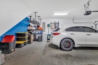 5021 Nichols St, Unit 1310 in Houston, TX - Building Photo - Building Photo