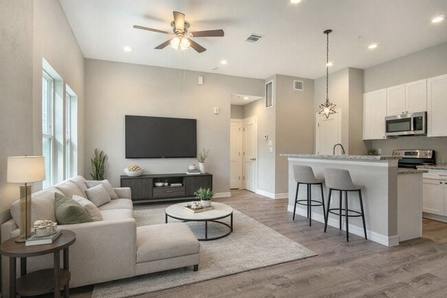 5262 Ella Blvd in Houston, TX - Building Photo - Building Photo