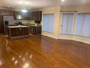 3-37B Park Cres in Queens, NY - Building Photo - Building Photo