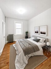 14 Pond St, Unit 2 in Boston, MA - Foto de edificio - Building Photo