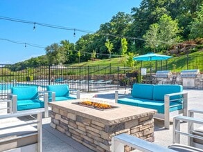 Thrive at Creekside Apartments and Townhomes in Kansas City, MO - Building Photo - Building Photo