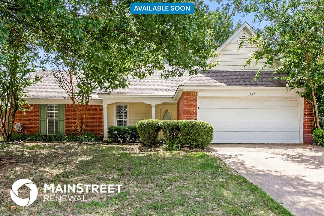 1921 Brentwood Trce in Southaven, MS - Building Photo