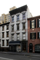 228 W 10th St in New York, NY - Building Photo