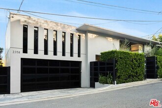 2358 Kimridge Rd in Beverly Hills, CA - Foto de edificio - Building Photo