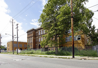 Doan Classroom Apartments in Cleveland, OH - Foto de edificio - Building Photo