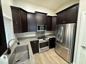 3026 E Pontiac Dr in Phoenix, AZ - Foto de edificio - Building Photo
