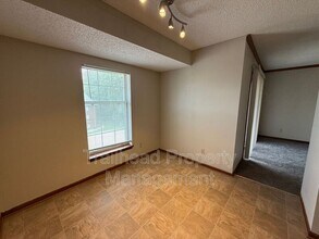 3401 NW Duncan Rd in Blue Springs, MO - Building Photo - Building Photo