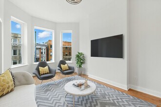 909 W Addison St, Unit 2 in Chicago, IL - Building Photo - Building Photo
