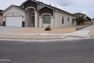 355 Sol Ct in Vinton, TX - Building Photo - Building Photo