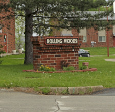 Rolling Woods in North Versailles, PA - Foto de edificio - Building Photo