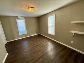 1406 Mount Hermon Rd in Salisbury, MD - Foto de edificio - Building Photo